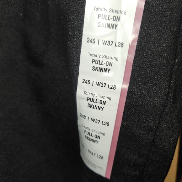 Levi Skinny Jeans size 24 women. - Picture 3 of 6
